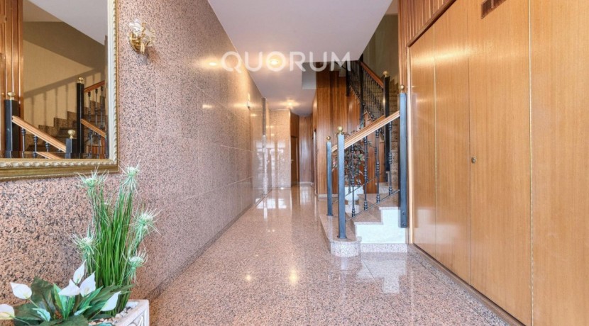 Piso Amplio Totalmente Exterior De 3 Dormitorios y 2 Baños Con Ascensor Cota 0, Garaje y Trastero Incluidos en Aperribai