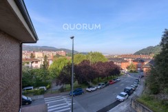 Piso Amplio Totalmente Exterior De 3 Dormitorios y 2 Baños Con Ascensor Cota 0, Garaje y Trastero Incluidos en Aperribai