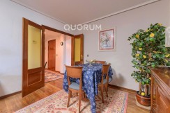 Piso Amplio Totalmente Exterior De 3 Dormitorios y 2 Baños Con Ascensor Cota 0, Garaje y Trastero Incluidos en Aperribai