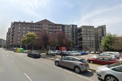 Piso Amplio y Luminoso De 3 Dorm. y 2 Baños Con Balcón Amplio, Ascensor y Parcela de Garaje y Trastero Incluidos En Zona Pozokoetxe