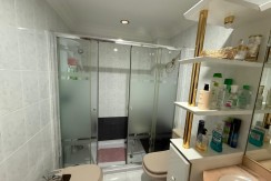 Piso Amplio y Luminoso De 3 Dorm. y 2 Baños Con Balcón Amplio, Ascensor y Parcela de Garaje y Trastero Incluidos En Zona Pozokoetxe