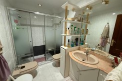 Piso Amplio y Luminoso De 3 Dorm. y 2 Baños Con Balcón Amplio, Ascensor y Parcela de Garaje y Trastero Incluidos En Zona Pozokoetxe