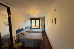 Piso Amplio y Luminoso De 3 Dorm. y 2 Baños Con Balcón Amplio, Ascensor y Parcela de Garaje y Trastero Incluidos En Zona Pozokoetxe