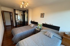 Piso Amplio y Luminoso De 3 Dorm. y 2 Baños Con Balcón Amplio, Ascensor y Parcela de Garaje y Trastero Incluidos En Zona Pozokoetxe