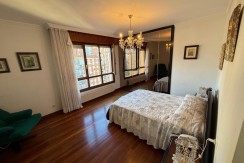 Piso Amplio y Luminoso De 3 Dorm. y 2 Baños Con Balcón Amplio, Ascensor y Parcela de Garaje y Trastero Incluidos En Zona Pozokoetxe