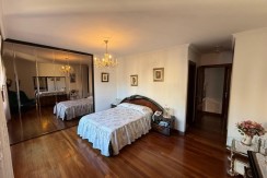 Piso Amplio y Luminoso De 3 Dorm. y 2 Baños Con Balcón Amplio, Ascensor y Parcela de Garaje y Trastero Incluidos En Zona Pozokoetxe