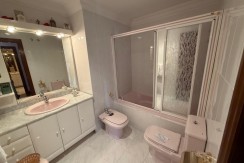 Piso Amplio y Luminoso De 3 Dorm. y 2 Baños Con Balcón Amplio, Ascensor y Parcela de Garaje y Trastero Incluidos En Zona Pozokoetxe