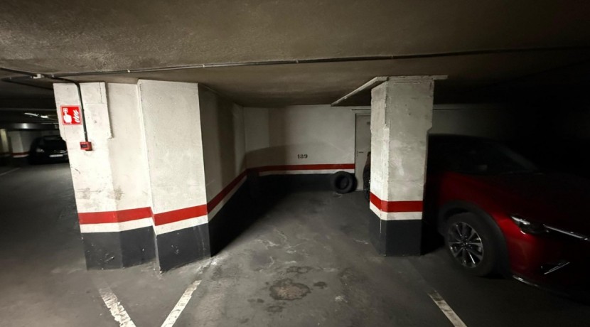 Piso Amplio y Luminoso De 3 Dorm. y 2 Baños Con Balcón Amplio, Ascensor y Parcela de Garaje y Trastero Incluidos En Zona Pozokoetxe