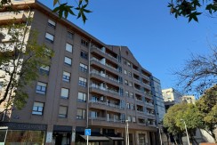 Piso Amplio y Luminoso De 3 Dorm. y 2 Baños Con Balcón Amplio, Ascensor y Parcela de Garaje y Trastero Incluidos En Zona Pozokoetxe