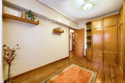Piso Amplio y Luminoso De 3 Dorm. y 2 Baños Con Parcela de Garaje y Trastero Incluidos y Ascensor Cota 0 En Zona Ariz