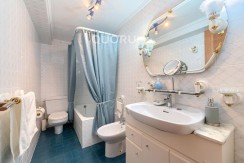 Piso Amplio y Luminoso De 3 Dorm. y 2 Baños Con Parcela de Garaje y Trastero Incluidos y Ascensor Cota 0 En Zona Ariz
