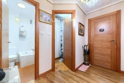 Piso Amplio y Luminoso De 3 Dorm. y 2 Baños Con Parcela de Garaje y Trastero Incluidos y Ascensor Cota 0 En Zona Ariz
