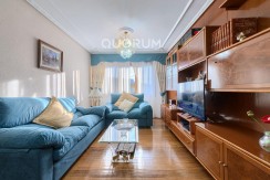 Piso Amplio y Luminoso De 3 Dorm. y 2 Baños Con Parcela de Garaje y Trastero Incluidos y Ascensor Cota 0 En Zona Ariz