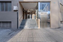 Piso Amplio y Luminoso De 3 Dorm. y 2 Baños Con Parcela de Garaje y Trastero Incluidos y Ascensor Cota 0 En Zona Ariz