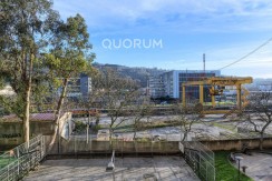 Piso Amplio y Luminoso De 3 Dorm. y 2 Baños Con Parcela de Garaje y Trastero Incluidos y Ascensor Cota 0 En Zona Ariz