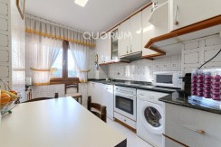 Piso Amplio y Luminoso De 3 Dorm. y 2 Baños Con Parcela de Garaje y Trastero Incluidos y Ascensor Cota 0 En Zona Ariz