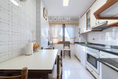 Piso Amplio y Luminoso De 3 Dorm. y 2 Baños Con Parcela de Garaje y Trastero Incluidos y Ascensor Cota 0 En Zona Ariz