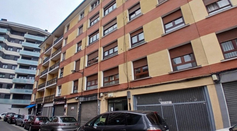 Piso Con Ascensor A Cota 0 De 3 Habitaciones Y Camarote En El Centro De Usansolo
