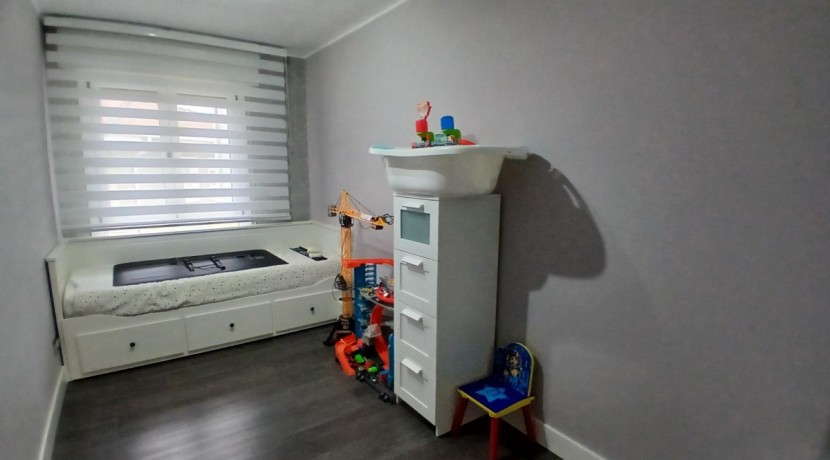Piso Con Ascensor A Cota 0 De 3 Habitaciones Y Camarote En El Centro De Usansolo