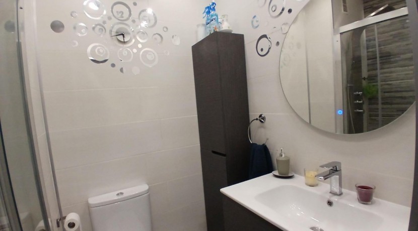 Piso Con Ascensor A Cota 0 De 3 Habitaciones Y Camarote En El Centro De Usansolo