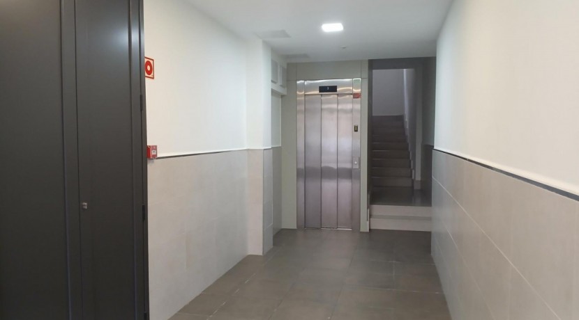 Piso Con Ascensor A Cota 0 De 3 Habitaciones Y Camarote En El Centro De Usansolo
