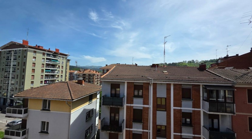 Piso Con Ascensor A Cota 0 De 3 Habitaciones Y Camarote En El Centro De Usansolo