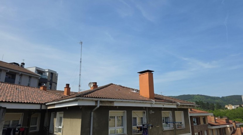 Piso Con Ascensor A Cota 0 De 3 Habitaciones Y Camarote En El Centro De Usansolo