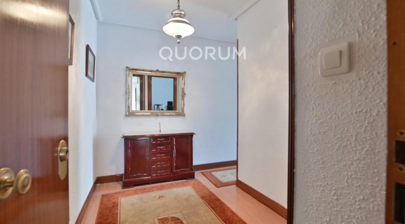 Piso Con Ascensor De 3 Habitaciones En El Centro De Usansolo