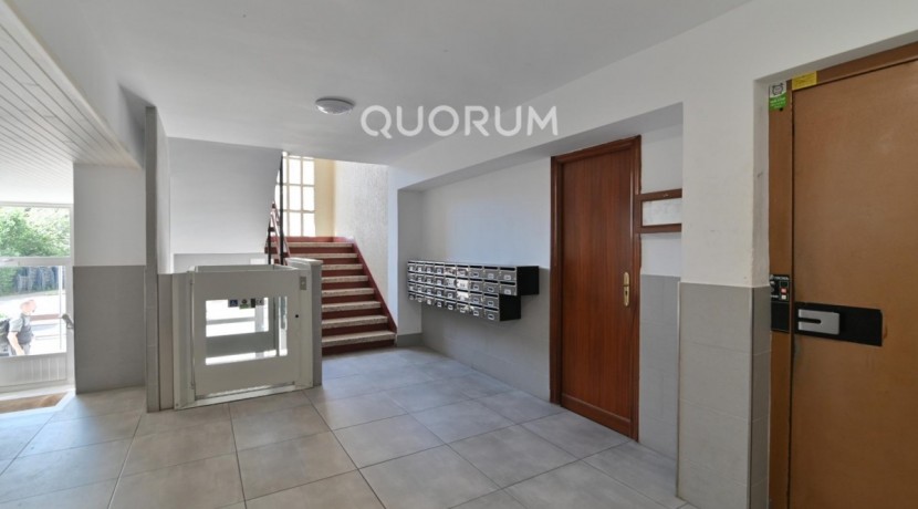 Piso Con Ascensor De 3 Habitaciones En El Centro De Usansolo