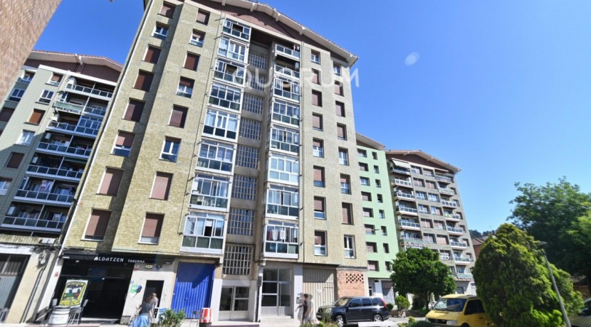 Piso Con Ascensor De 3 Habitaciones En El Centro De Usansolo