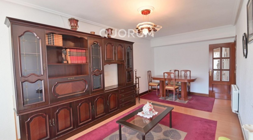 Piso Con Ascensor De 3 Habitaciones En El Centro De Usansolo