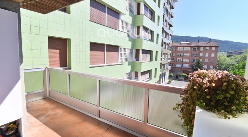 Piso Con Ascensor De 3 Habitaciones En El Centro De Usansolo