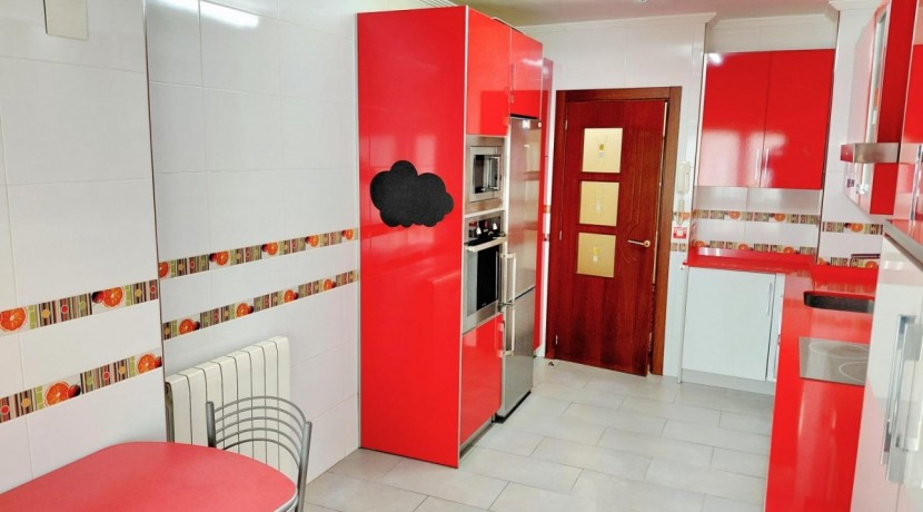 Piso Con Camarote Y Garaje En El Polígono Rojo De Algorta