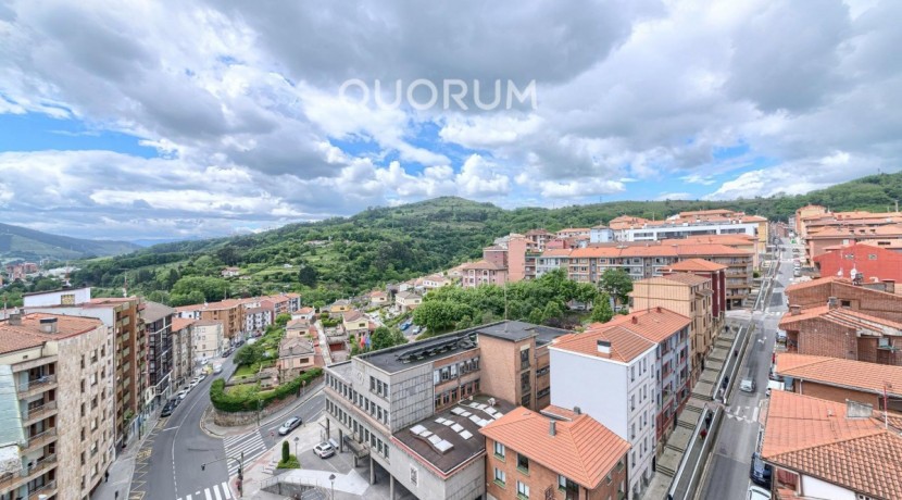 Piso De 2 Dormitorios (Origen 3) y 2 Baños Con Parcela De Garaje, Dos Ascensores y Balcón Con Vistas Despejadas En Zona Ayuntamiento