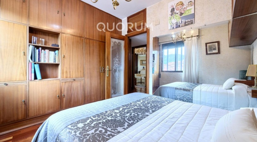 Piso De 2 Dormitorios (Origen 3) y 2 Baños Con Parcela De Garaje, Dos Ascensores y Balcón Con Vistas Despejadas En Zona Ayuntamiento