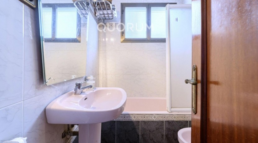 Piso De 2 Dormitorios (Origen 3) y 2 Baños Con Parcela De Garaje, Dos Ascensores y Balcón Con Vistas Despejadas En Zona Ayuntamiento
