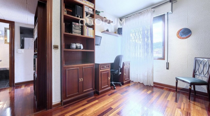 Piso De 2 Dormitorios (Origen 3) y 2 Baños Con Parcela De Garaje, Dos Ascensores y Balcón Con Vistas Despejadas En Zona Ayuntamiento