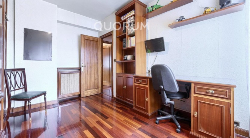 Piso De 2 Dormitorios (Origen 3) y 2 Baños Con Parcela De Garaje, Dos Ascensores y Balcón Con Vistas Despejadas En Zona Ayuntamiento