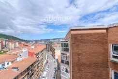 Piso De 2 Dormitorios (Origen 3) y 2 Baños Con Parcela De Garaje, Dos Ascensores y Balcón Con Vistas Despejadas En Zona Ayuntamiento