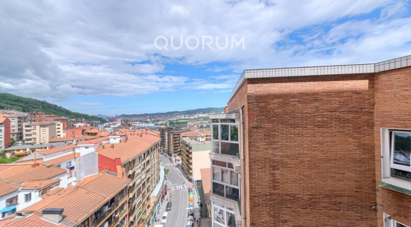 Piso De 2 Dormitorios (Origen 3) y 2 Baños Con Parcela De Garaje, Dos Ascensores y Balcón Con Vistas Despejadas En Zona Ayuntamiento