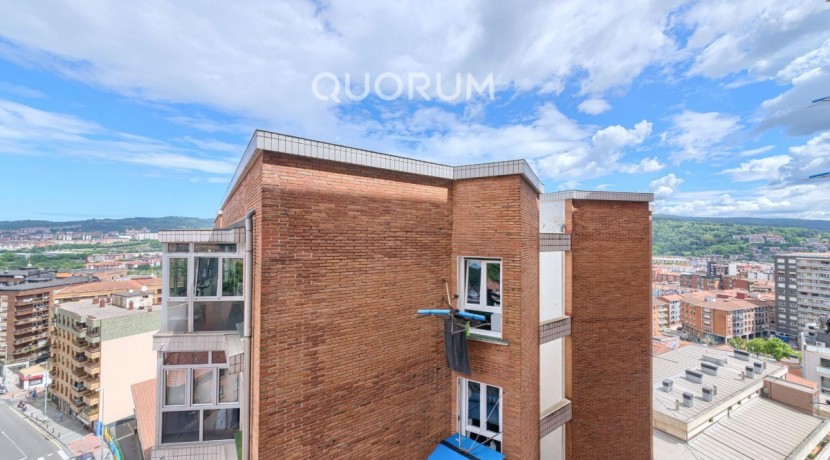 Piso De 2 Dormitorios (Origen 3) y 2 Baños Con Parcela De Garaje, Dos Ascensores y Balcón Con Vistas Despejadas En Zona Ayuntamiento