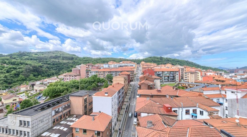 Piso De 2 Dormitorios (Origen 3) y 2 Baños Con Parcela De Garaje, Dos Ascensores y Balcón Con Vistas Despejadas En Zona Ayuntamiento