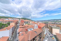 Piso De 2 Dormitorios (Origen 3) y 2 Baños Con Parcela De Garaje, Dos Ascensores y Balcón Con Vistas Despejadas En Zona Ayuntamiento