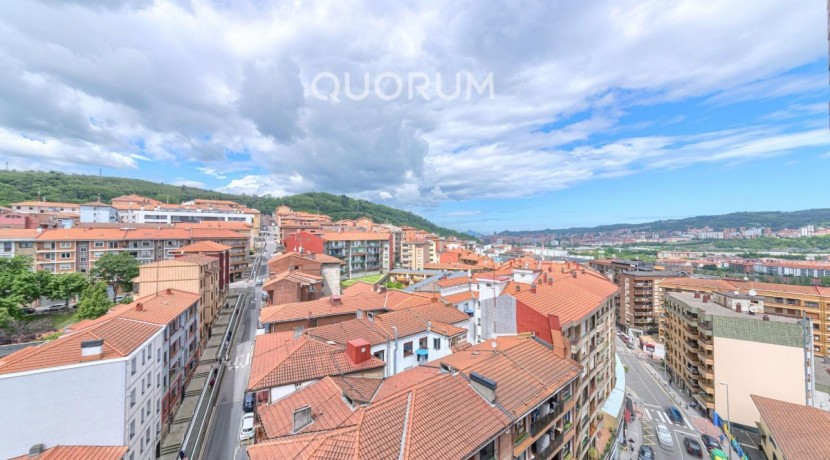 Piso De 2 Dormitorios (Origen 3) y 2 Baños Con Parcela De Garaje, Dos Ascensores y Balcón Con Vistas Despejadas En Zona Ayuntamiento