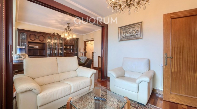 Piso De 2 Dormitorios (Origen 3) y 2 Baños Con Parcela De Garaje, Dos Ascensores y Balcón Con Vistas Despejadas En Zona Ayuntamiento