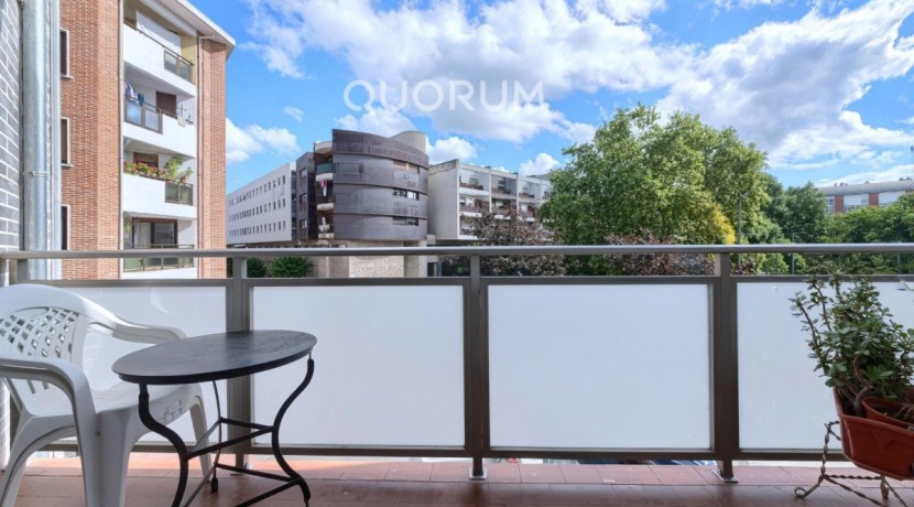 Piso De 3 Dormitorios Con 3 Balcones, Ascensor Cota 0 y Fachada Rehabilitada En Pleno Centro