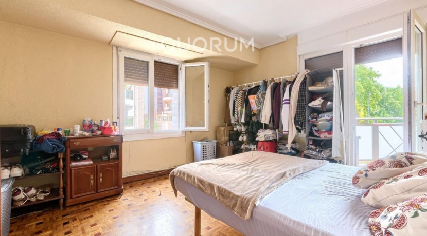 Piso De 3 Dormitorios Con 3 Balcones, Ascensor Cota 0 y Fachada Rehabilitada En Pleno Centro