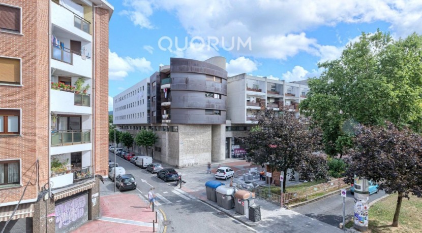Piso De 3 Dormitorios Con 3 Balcones, Ascensor Cota 0 y Fachada Rehabilitada En Pleno Centro