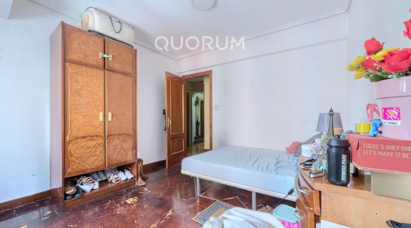 Piso De 3 Dormitorios Con 3 Balcones, Ascensor Cota 0 y Fachada Rehabilitada En Pleno Centro