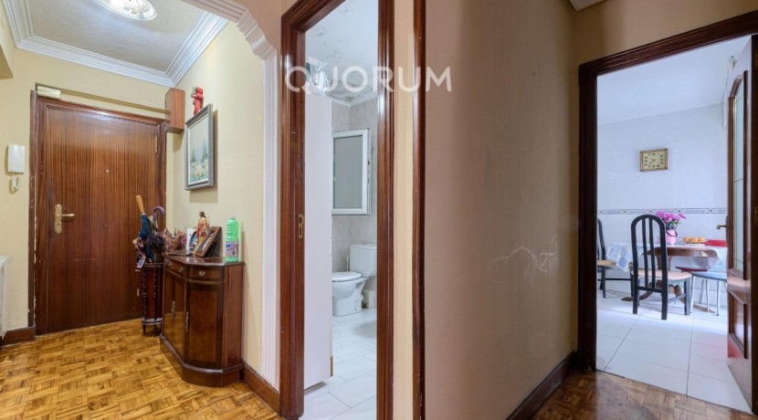 Piso De 3 Dormitorios Con 3 Balcones, Ascensor Cota 0 y Fachada Rehabilitada En Pleno Centro